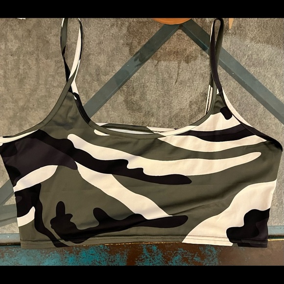 Camo Half Tank Top - Picture 2 of 3